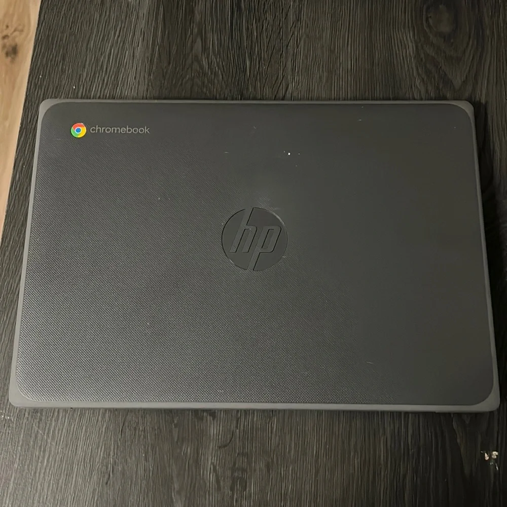 HP 11.6’ Chromebook, black, in great condition barely used, with charging cable.